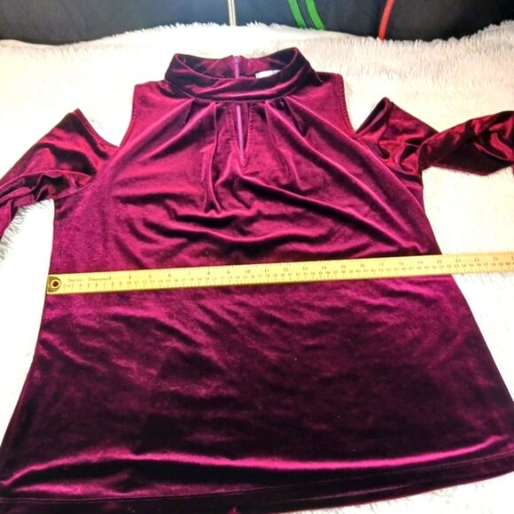 Neiman Marcus Red Velvet Blouse Key Hole Neck Open Shoulder Long Sleeve Large... - Picture 9 of 12